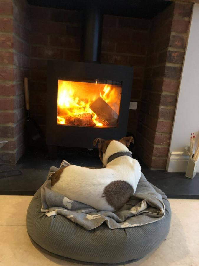Ryefield Cottage - Luxurious Self-Catered Holiday Cottage With A Log Burner Chichester Exterior photo