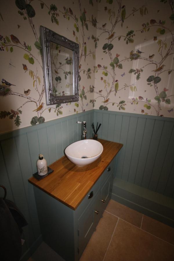 Ryefield Cottage - Luxurious Self-Catered Holiday Cottage With A Log Burner Chichester Exterior photo